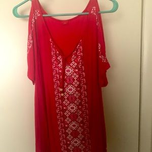 Sweet Simply Floral Breezy Shoulder shirt. Size L